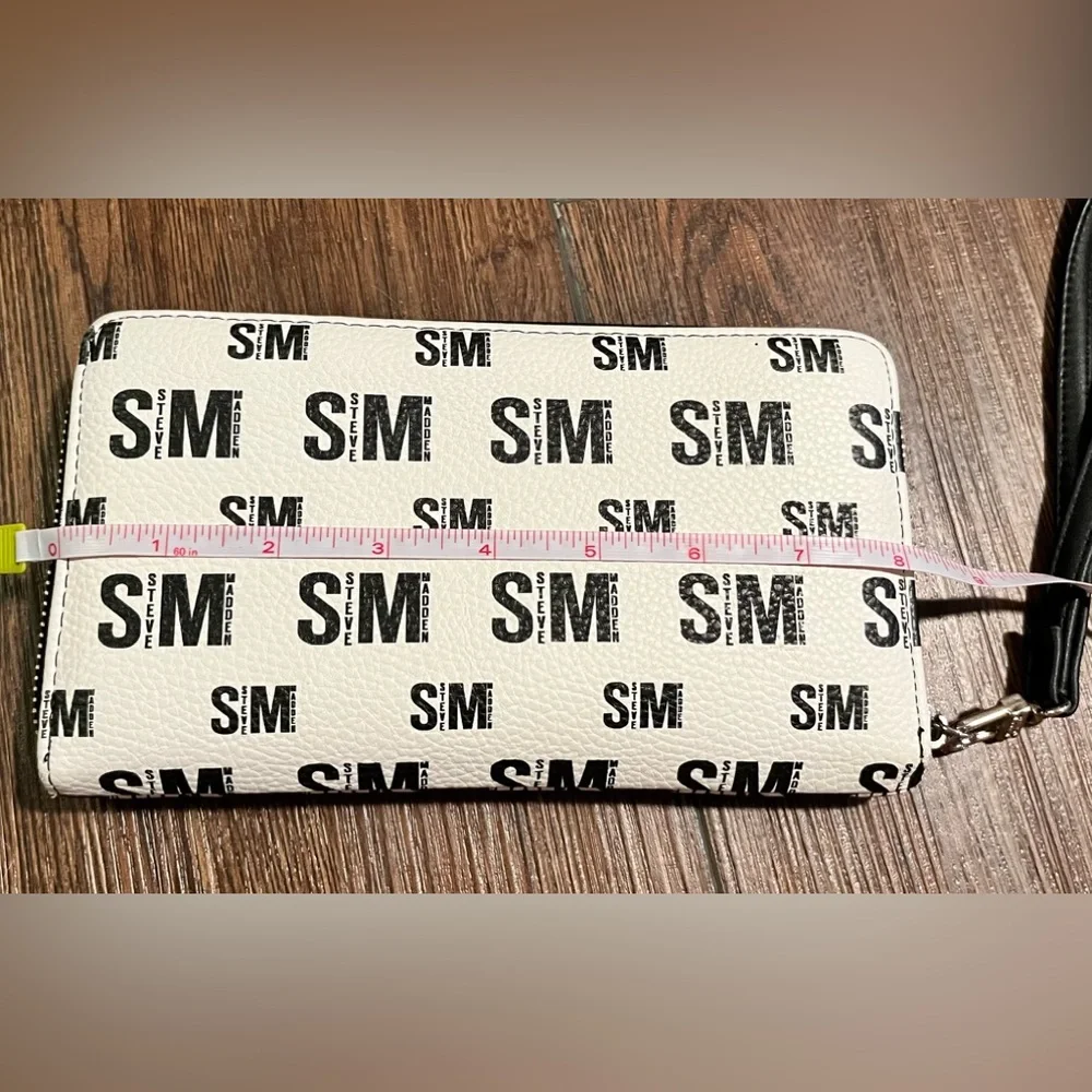 Steve Madden wallet/wristlet.  Zipper closure. Lots of space. Black & white. - Picture 14 of 15